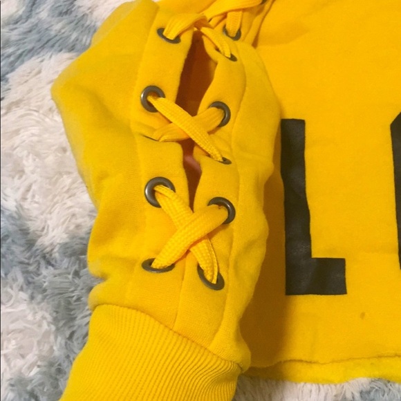 💛ROMA CONCEPTS CROPPED HOODIE WITH LACE UP SLEEVES💛 - Picture 8 of 8